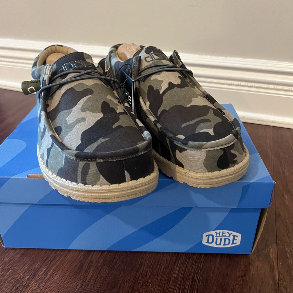 NWT- Hey Dude Men’s Wally in Camo